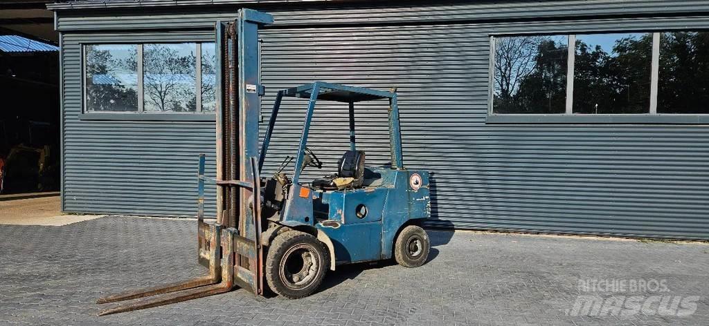 Clark 3 ton diesel Muut haarukkatrukit
