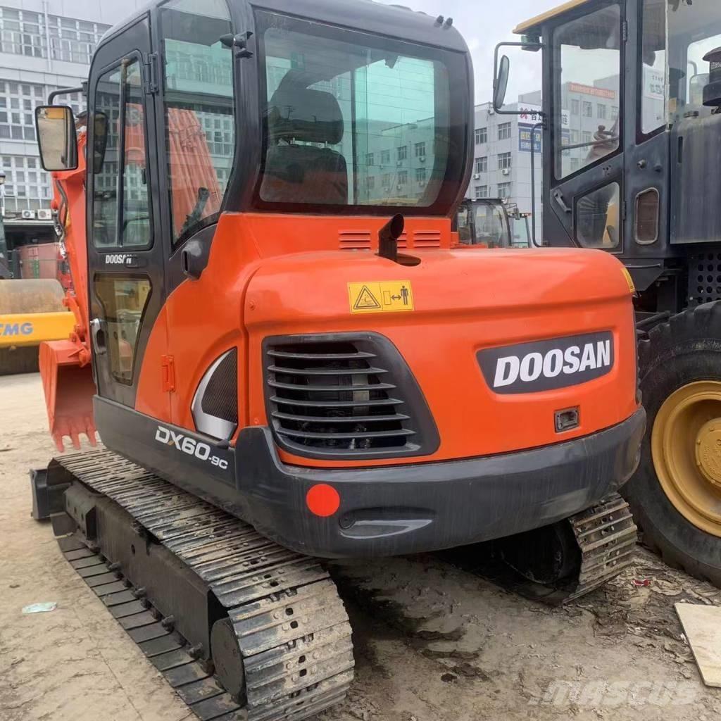 Doosan DX60 Midikaivukoneet 7t - 12t