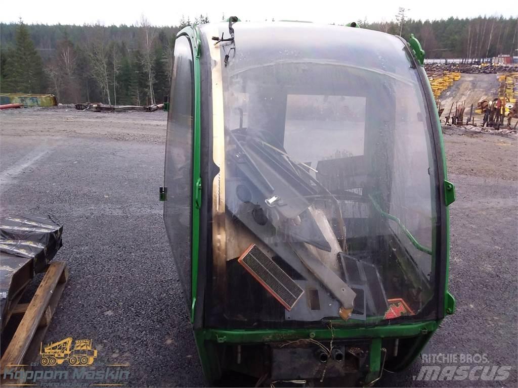 John Deere 1910e Ohjaamo ja sisusta