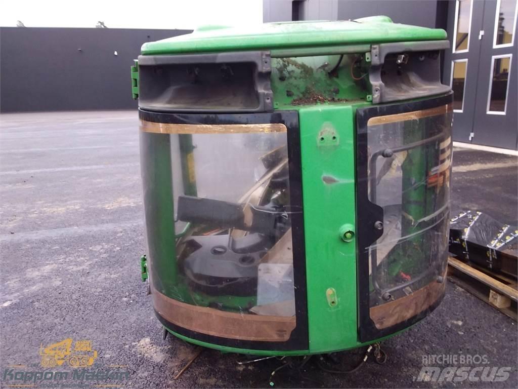 John Deere 1910e Ohjaamo ja sisusta