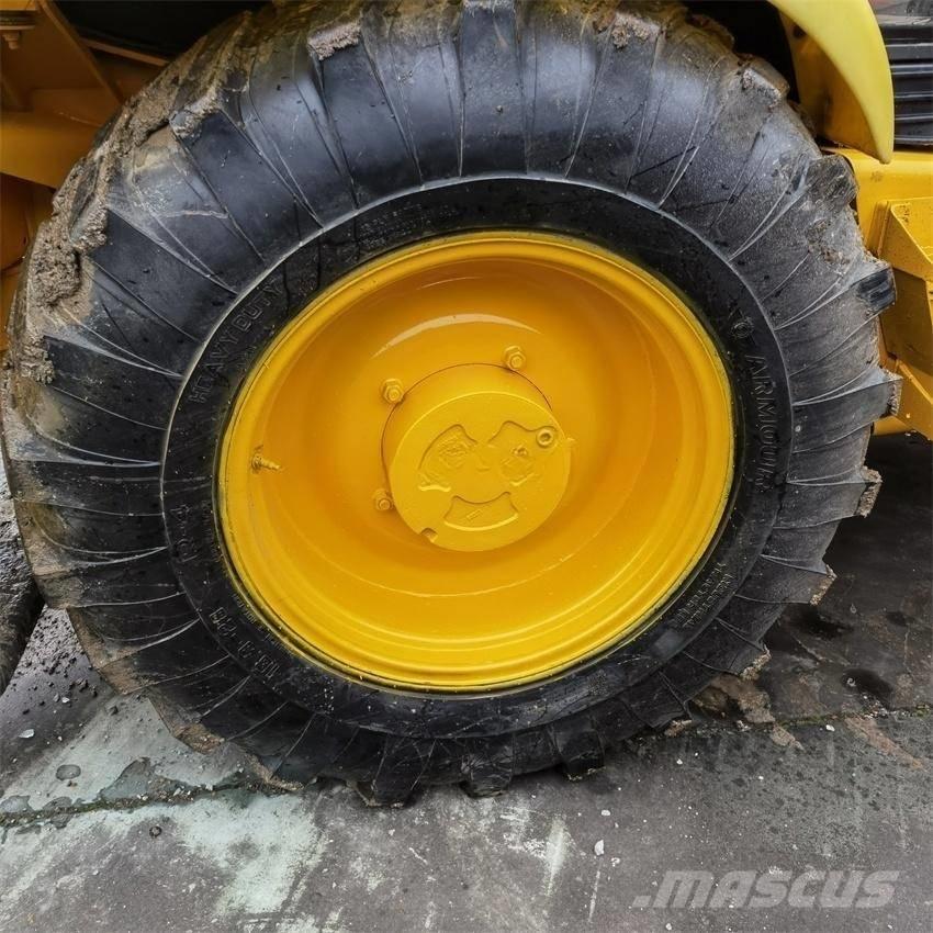 JCB 4CX Kaivurikuormaajat