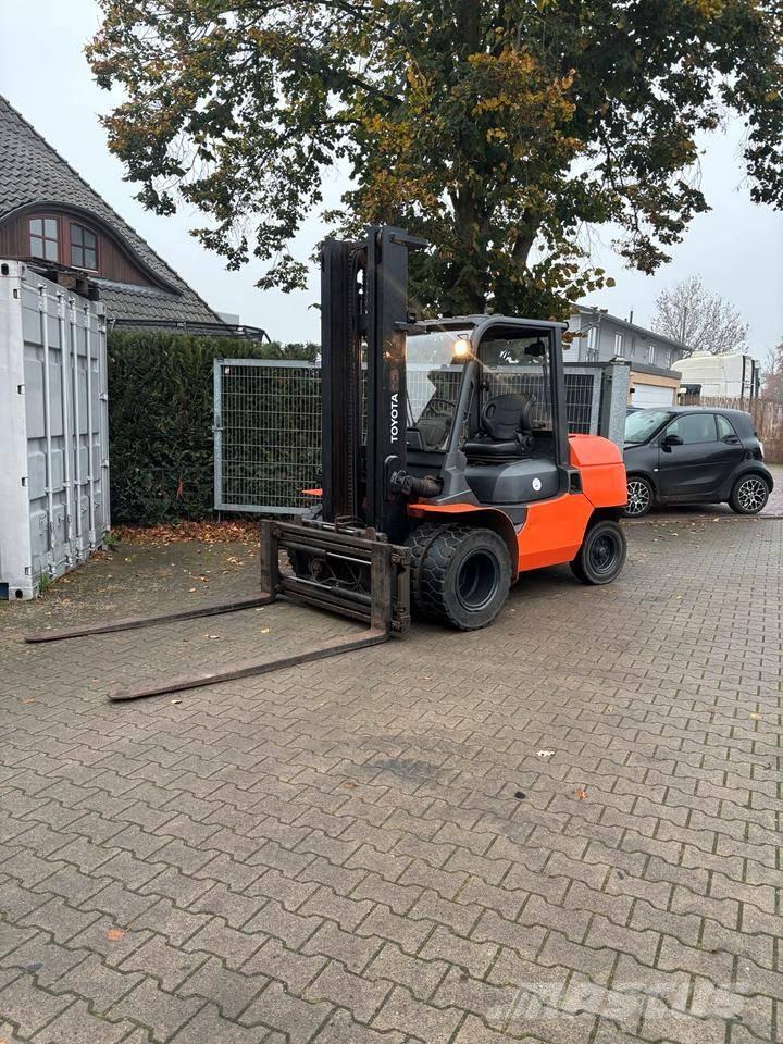 Toyota 7 FD 45 Dieseltrukit