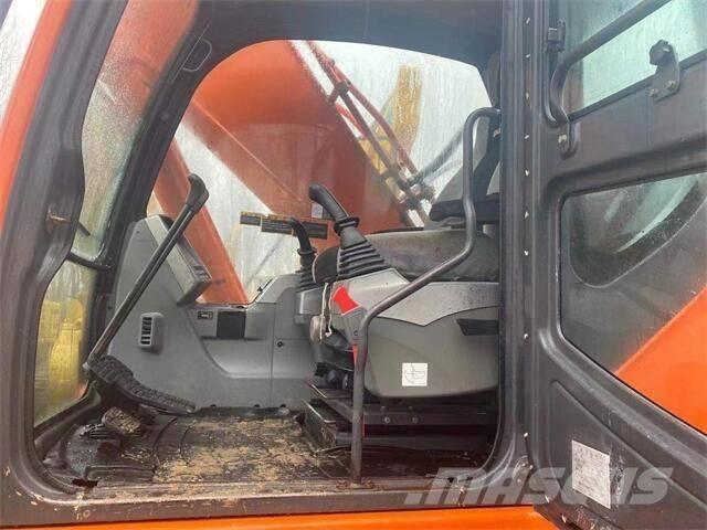 Doosan DX300 Telakaivukoneet
