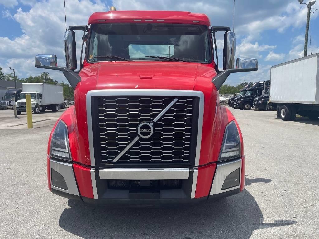 Volvo VNL64T300 Vetopöytäautot