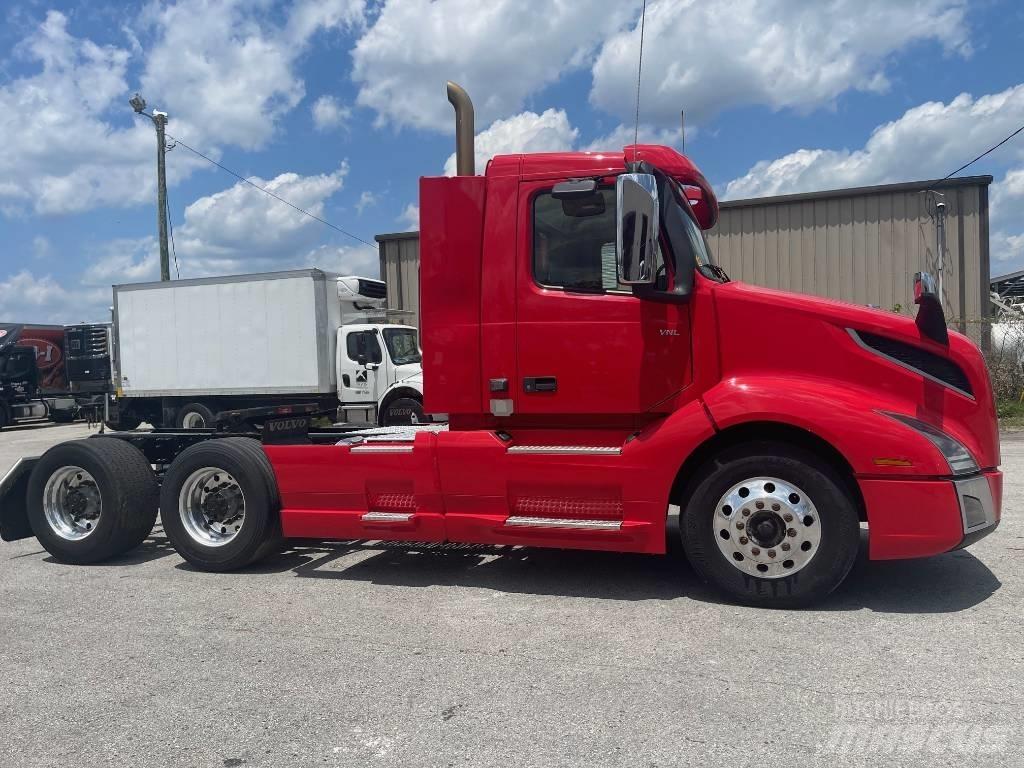 Volvo VNL64T300 Vetopöytäautot
