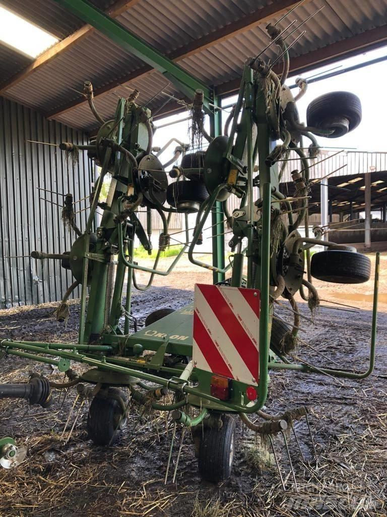 Krone 8.82/8 Tedder Pöyhimet ja haravat