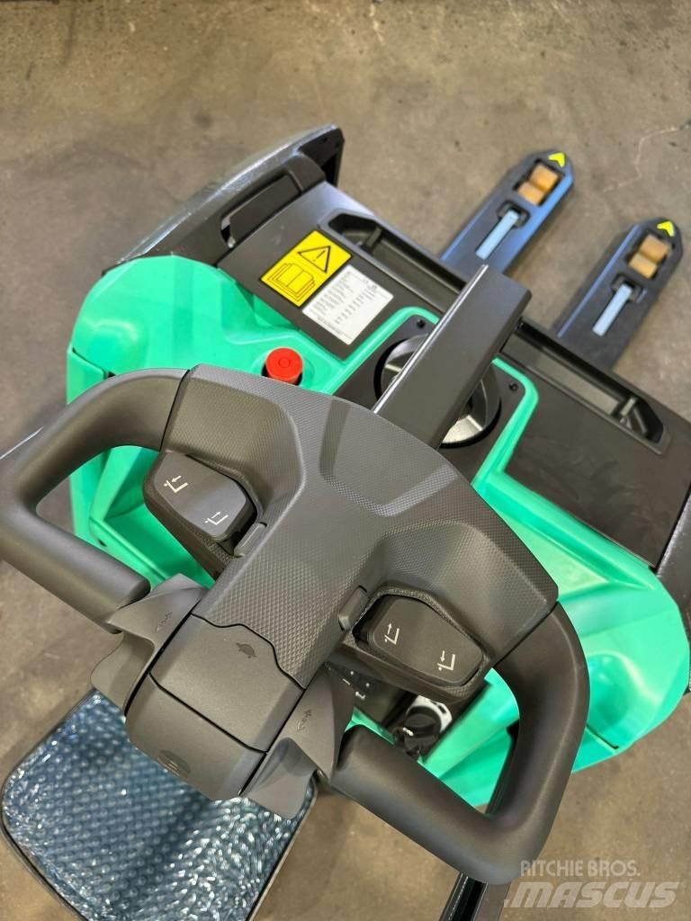 Mitsubishi PBV20N2 Lavansiirtotrukit ajotasolla