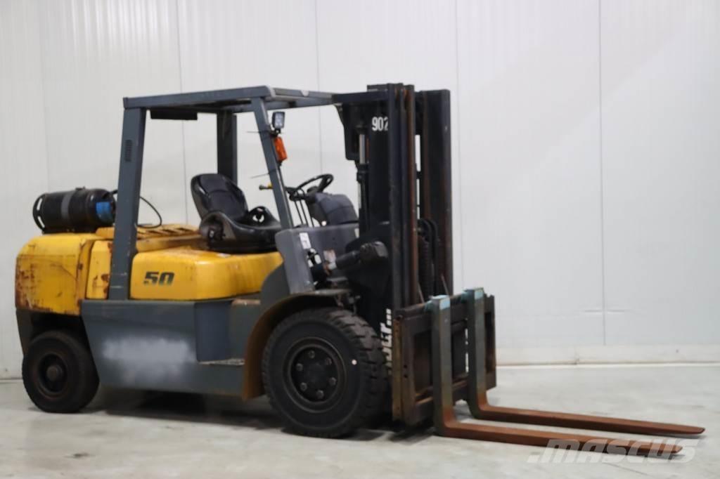TCM FG50T9 Nestekaasutrukit