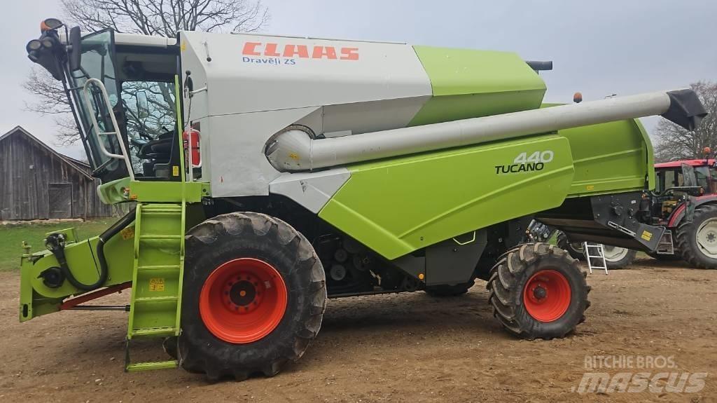 CLAAS Tucano 440 Leikkuupuimurit