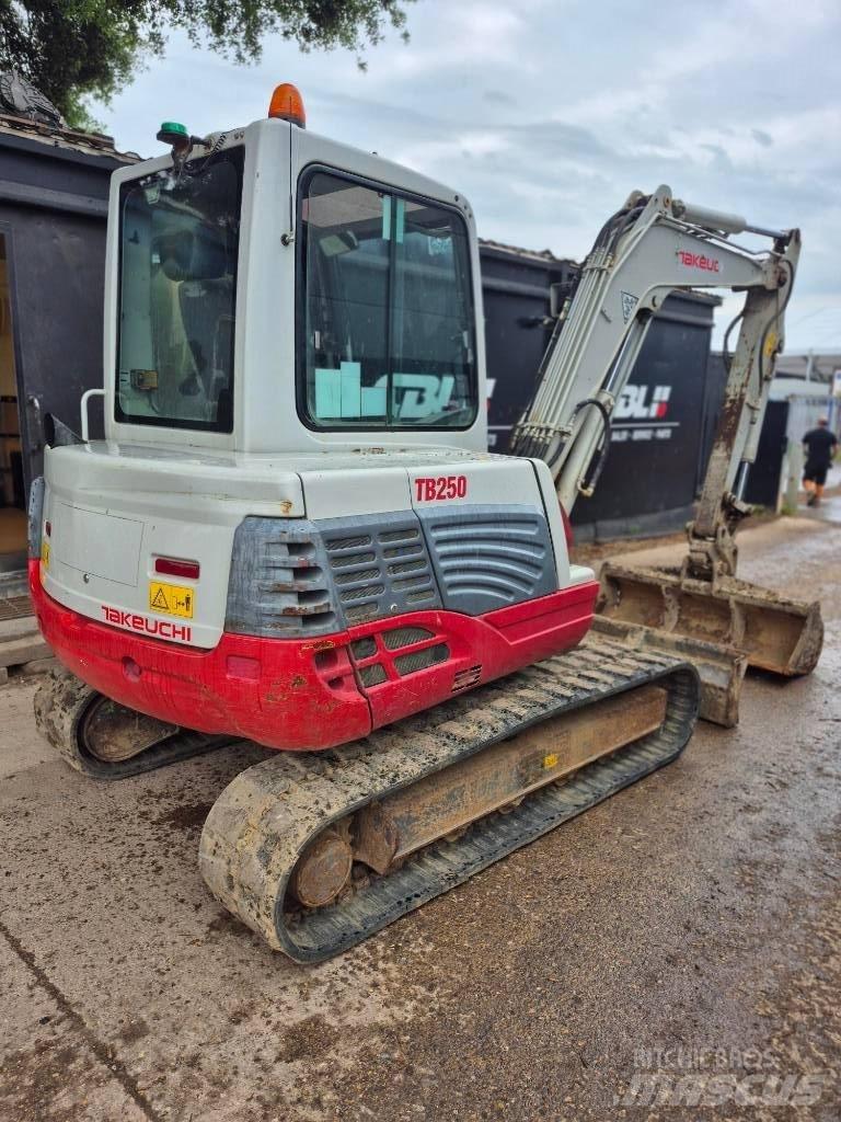 Takeuchi TB 250 Minikaivukoneet < 7t