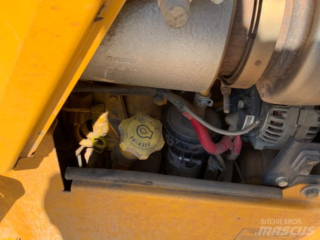 John Deere 750 K Telaketjupuskutraktorit