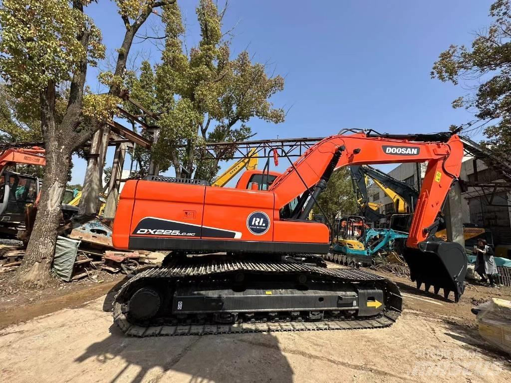 Doosan DX 225 LC-9 Telakaivukoneet