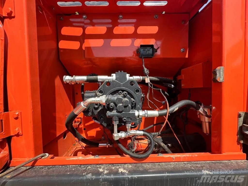 Doosan DX 225 LC-9 Telakaivukoneet