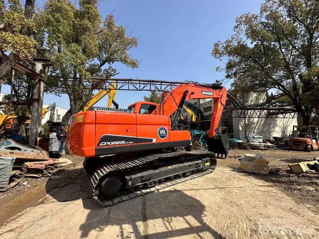 Doosan DX 225 LC-9 Telakaivukoneet