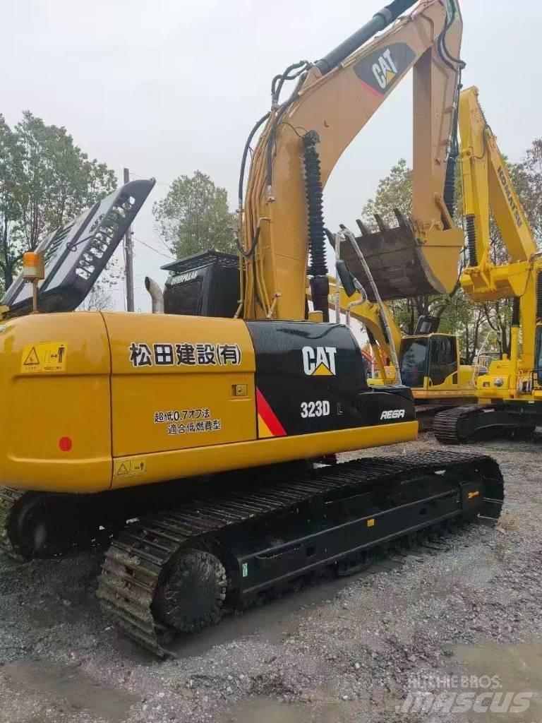 CAT 323D2 Telakaivukoneet