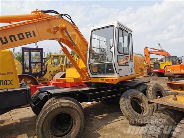 Hyundai R130WD Pyöräkaivukoneet
