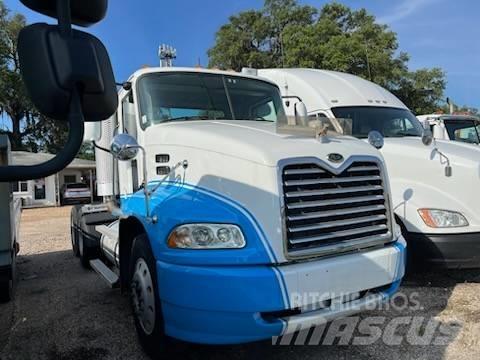 Mack CXN613 Vetopöytäautot