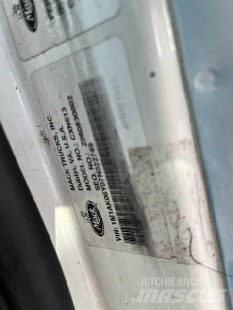 Mack CXN613 Vetopöytäautot