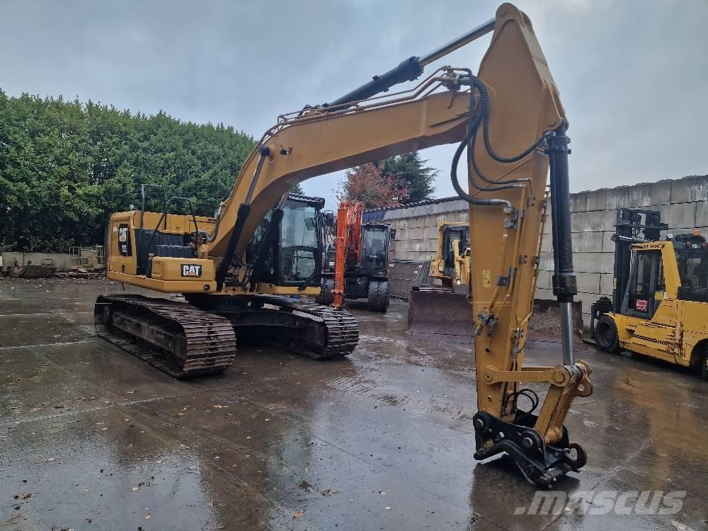 CAT 323 Telakaivukoneet