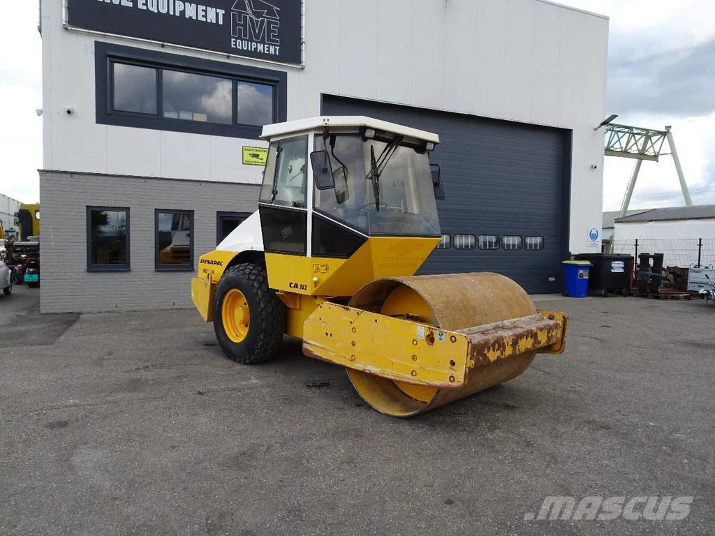 Dynapac CA152D Kumipyöräjyrät
