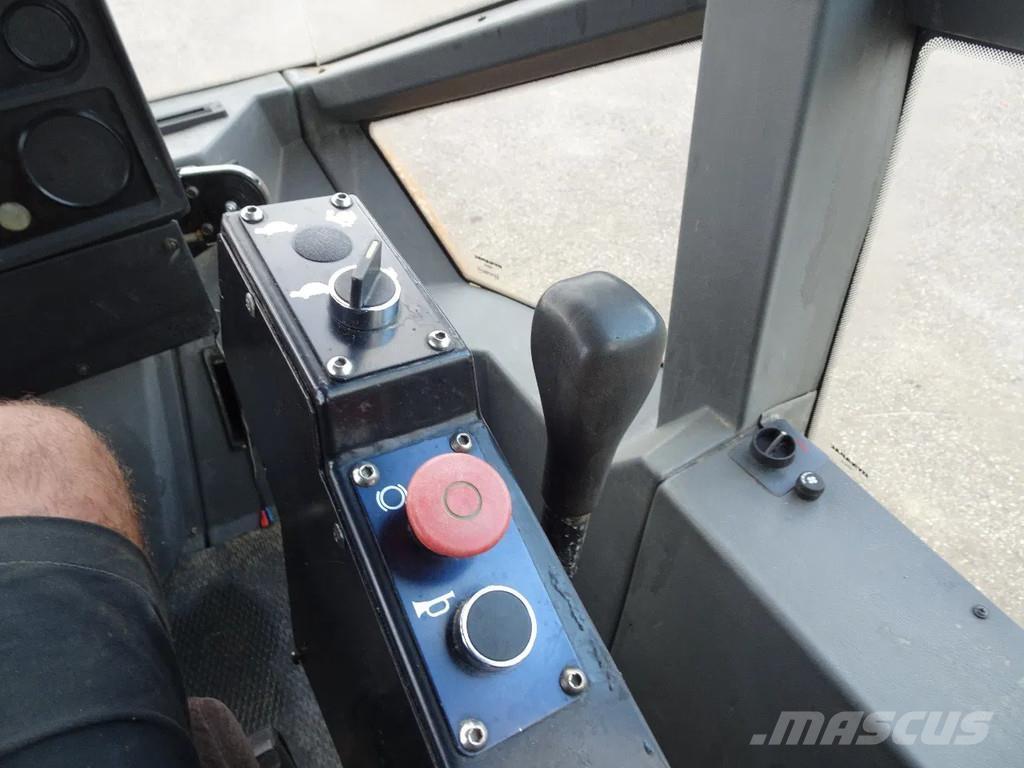 Dynapac CA152D Kumipyöräjyrät