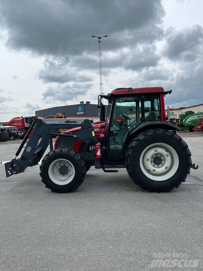 Valtra A 83 Traktorit