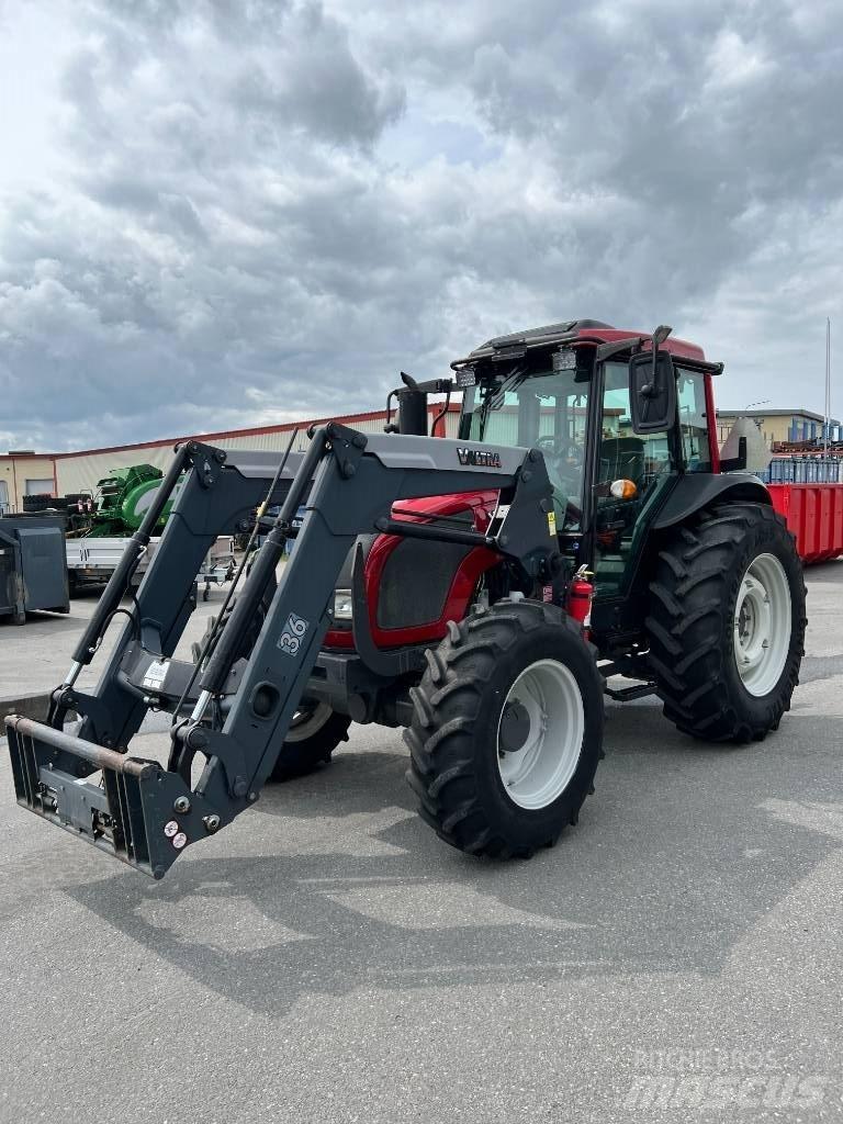 Valtra A 83 Traktorit