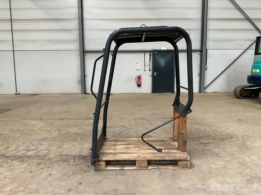 Kubota U 27-4 Ohjaamo ja sisusta