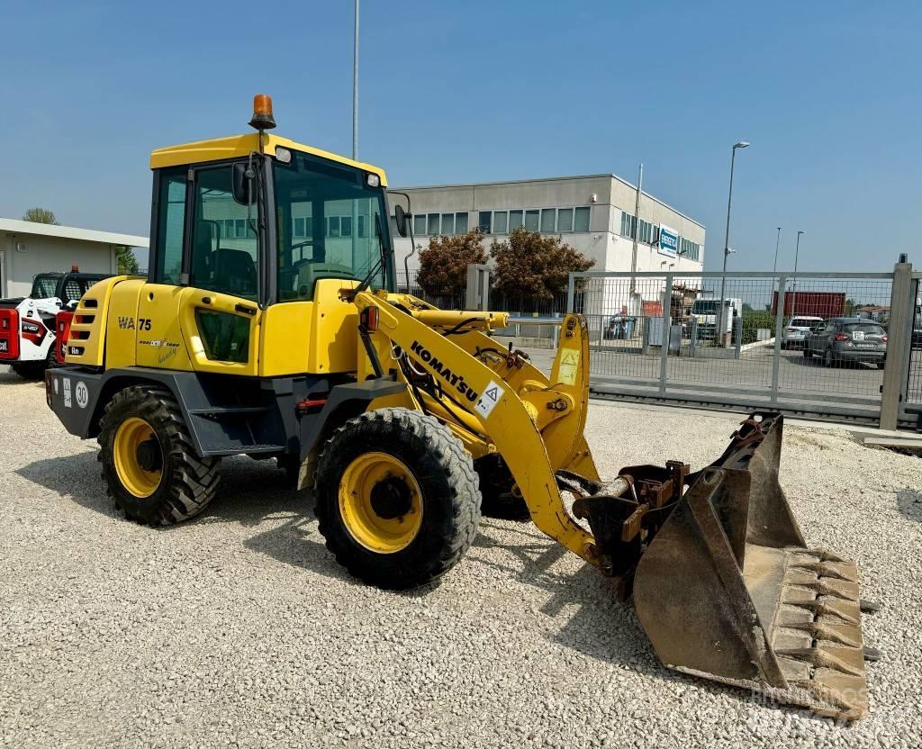 Komatsu WA 75 Pyöräkuormaajat
