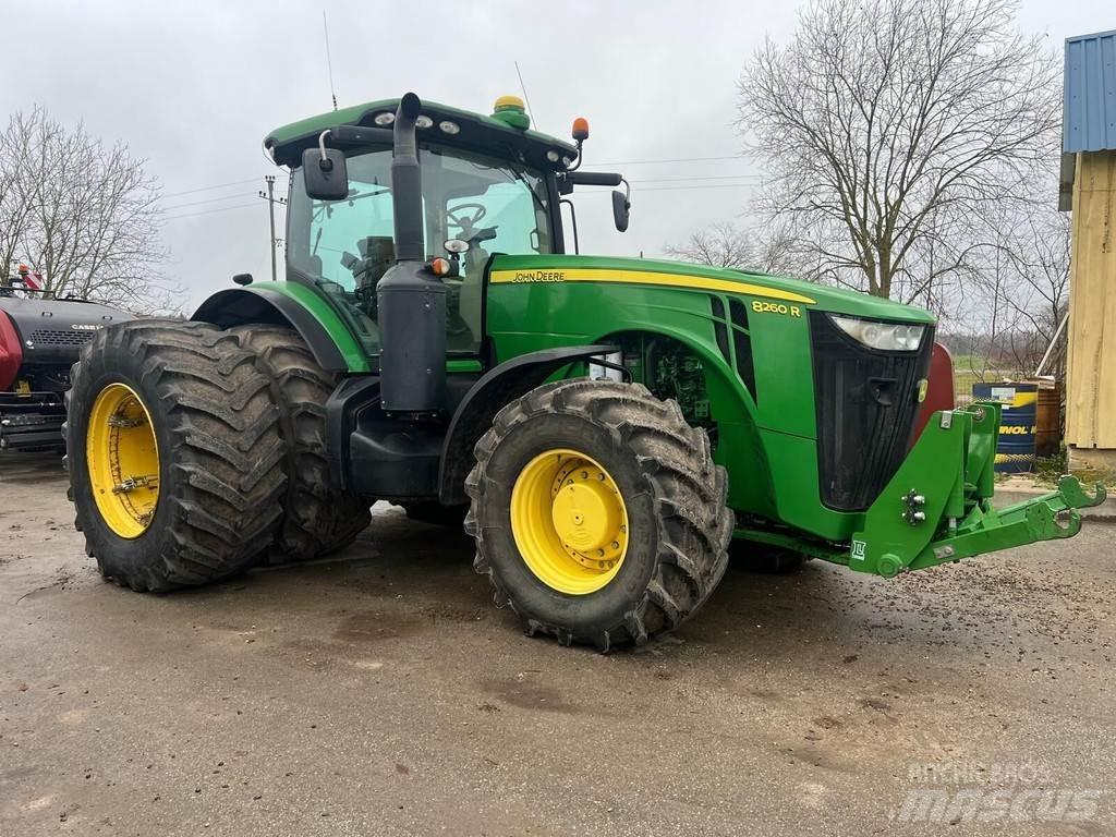 John Deere 8260R Traktorit