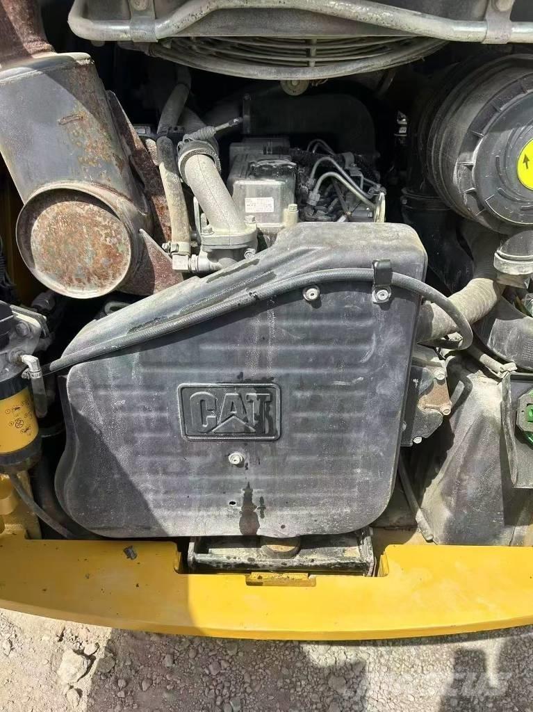 CAT 246 C Liukuohjatut kuormaajat
