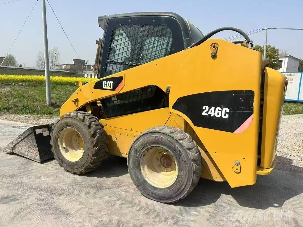 CAT 246 C Liukuohjatut kuormaajat