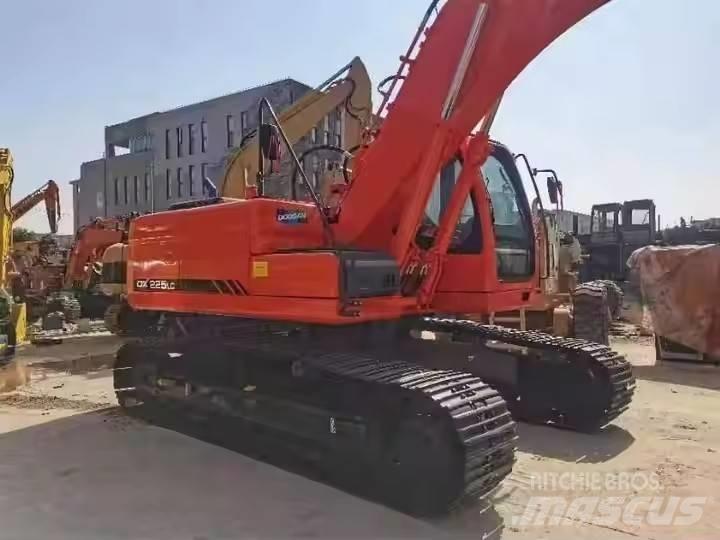 Doosan DX225LC Telakaivukoneet