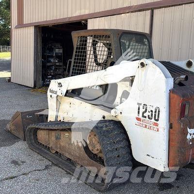 Bobcat T250 Liukuohjatut kuormaajat