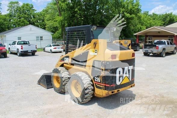 CAT 226 Liukuohjatut kuormaajat