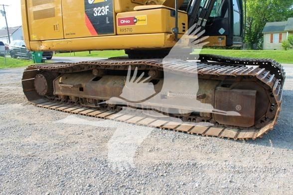 CAT 323FL Telakaivukoneet