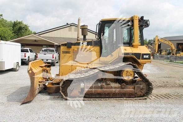 CAT D5M XL Telaketjupuskutraktorit