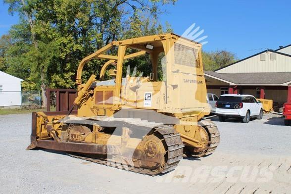 CAT D6D Telaketjupuskutraktorit