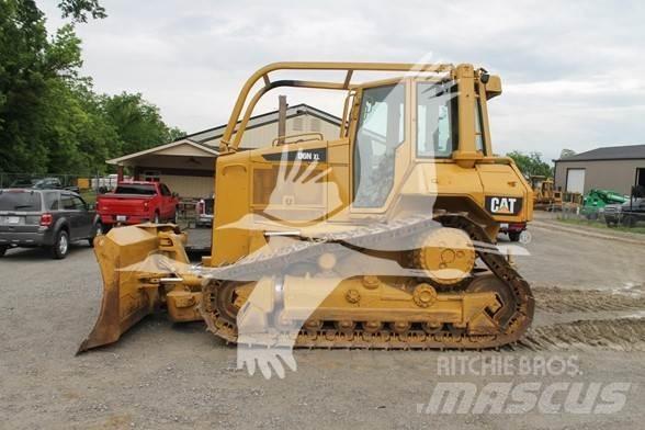 CAT D6N XL Telaketjupuskutraktorit