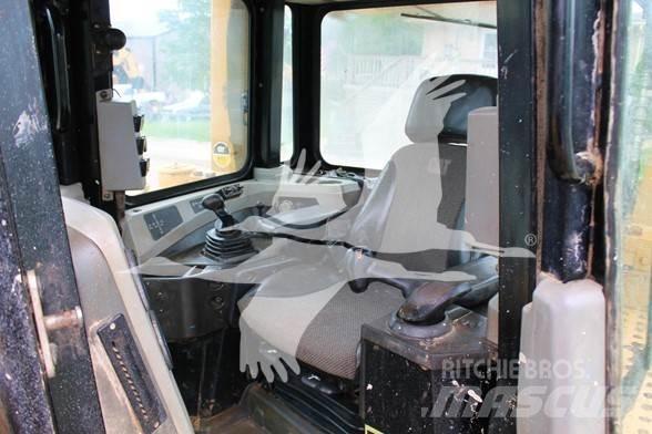 CAT D6T Telaketjupuskutraktorit