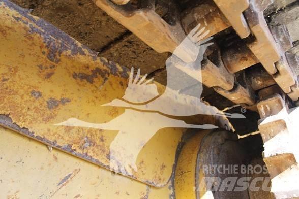 CAT D6T XL Telaketjupuskutraktorit