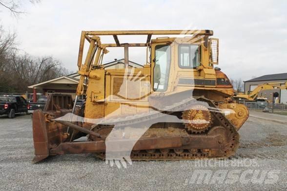 CAT D7H Telaketjupuskutraktorit