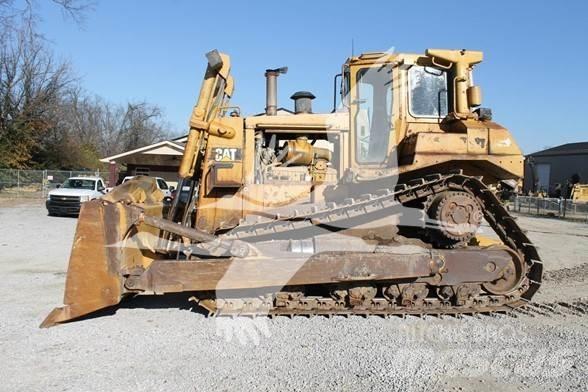 CAT D8N Telaketjupuskutraktorit