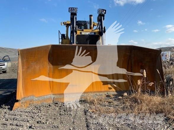 CAT D9T Telaketjupuskutraktorit