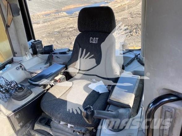 CAT D9T Telaketjupuskutraktorit