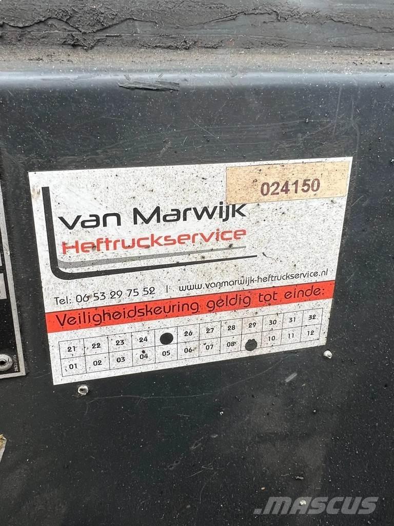 Linde E30-01 Sähkötrukit