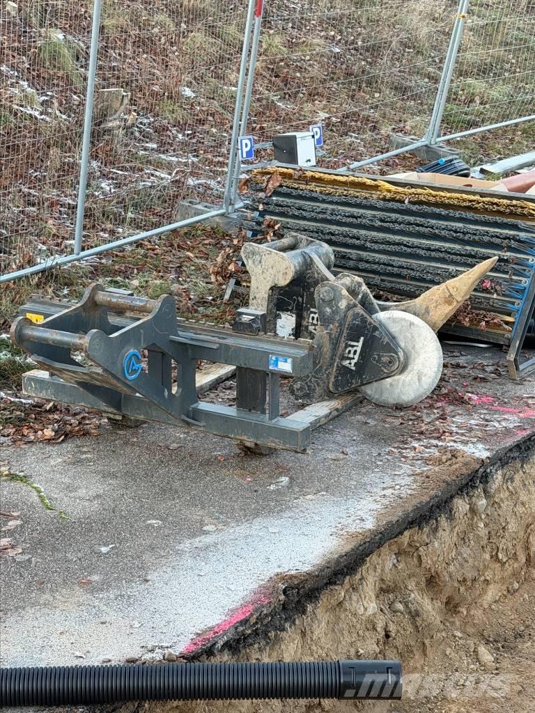 CAT M318 Pyöräkaivukoneet