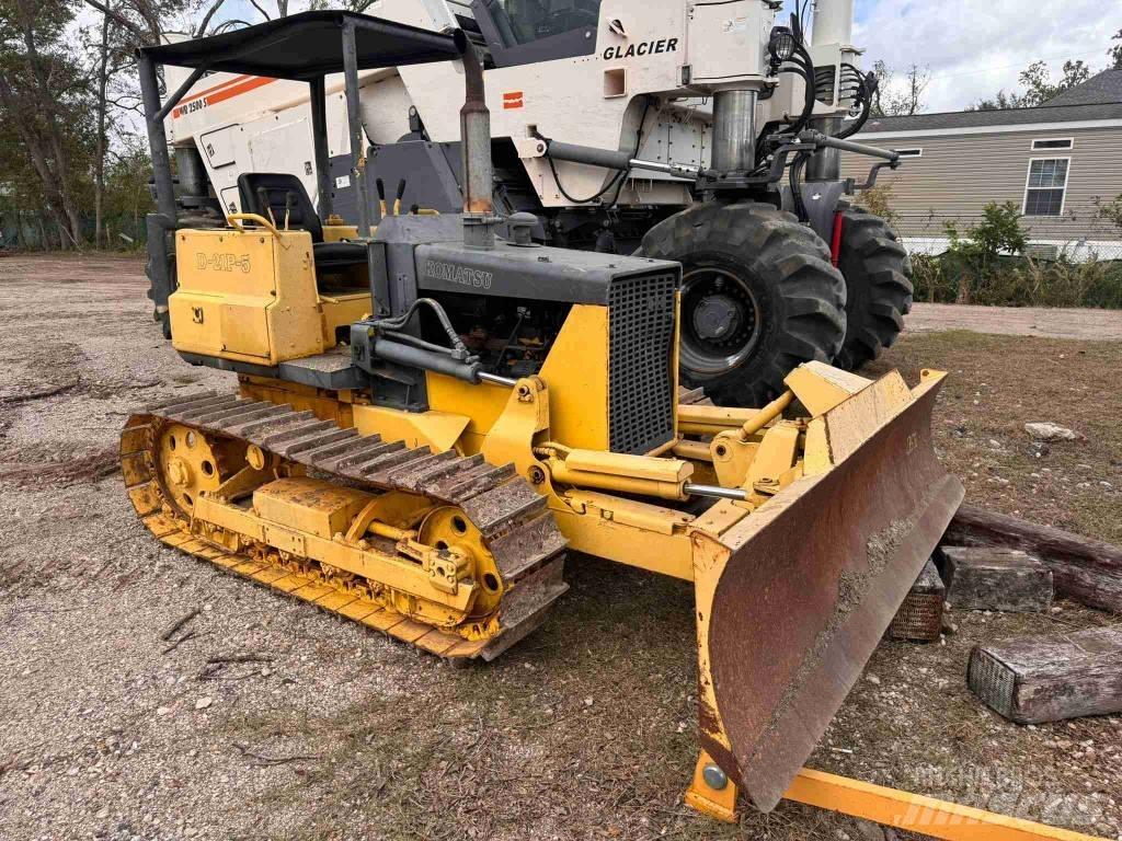 Komatsu D 21 P-5 Telaketjupuskutraktorit