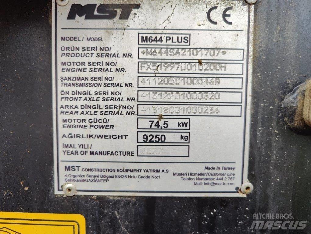 MST M644PLUS Kaivurikuormaajat