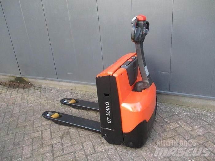 Toyota LWE 140 Lavansiirtotrukit